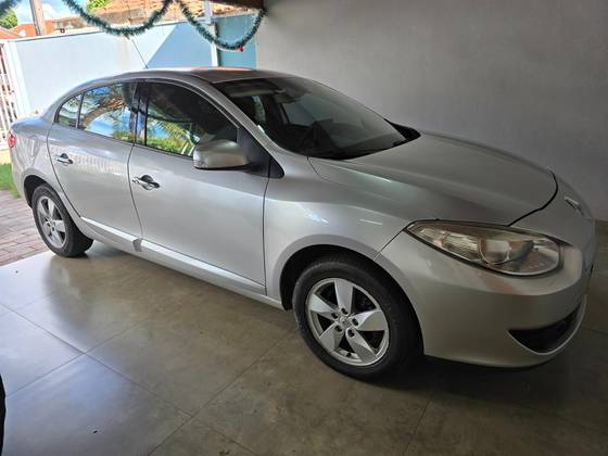 RENAULT FLUENCE 2.0 DYNAMIQUE 16V FLEX 4P AUTOMÁTICO